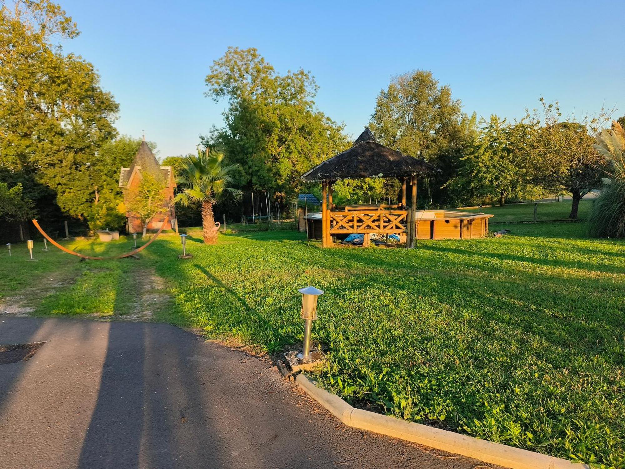 Vegetal Jungle Bed & Breakfast Blaye-Les-Mines Luaran gambar